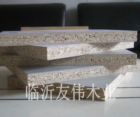 膠合板特性勻稱(chēng)、形狀穩(wěn)固